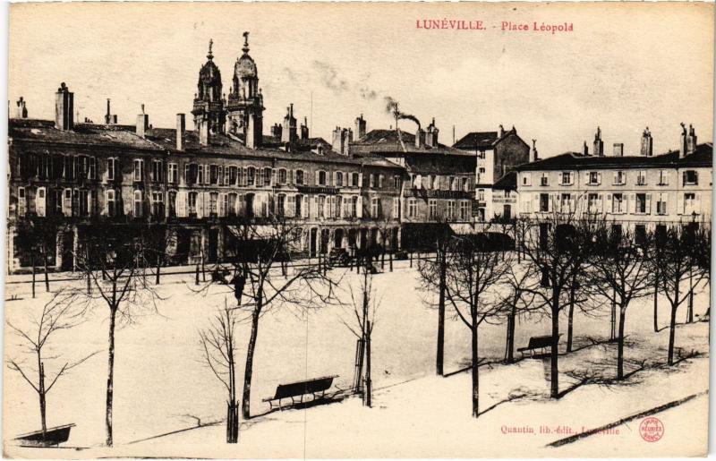 Carte postale ancienne Luneville Place Leopold