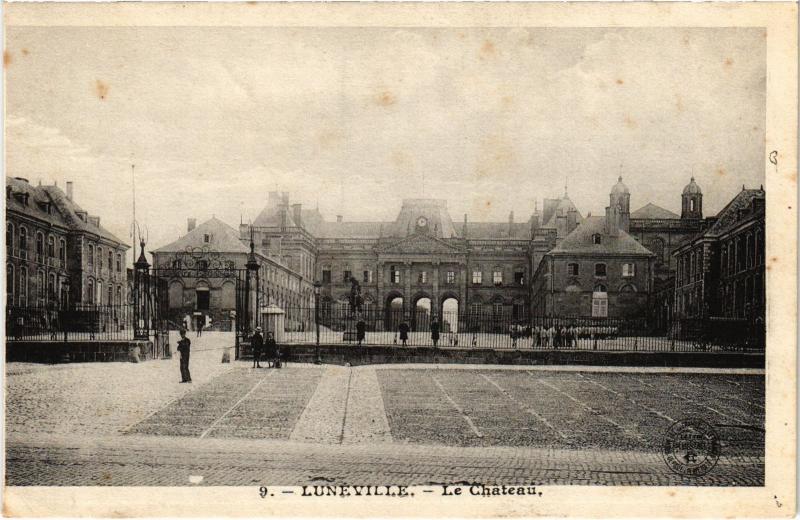 Carte postale ancienne Luneville le chateau