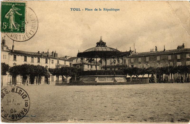 Carte postale ancienne Toul Place de la Republique