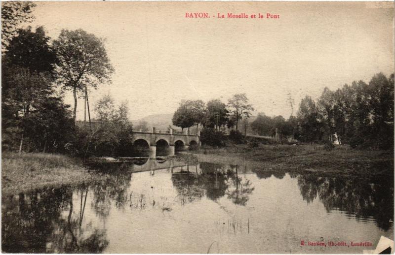 Carte postale ancienne Bayon Moselle et le pont à Bayon