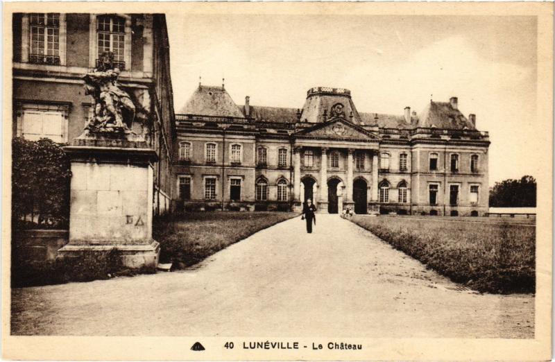 Carte postale ancienne Luneville le chateau
