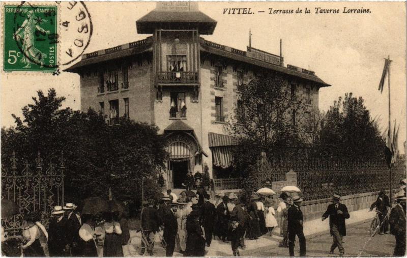 Carte postale ancienne Vittel Terrasse de la Taverne Lorraine