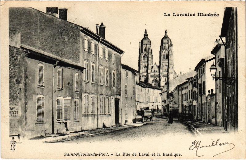Carte postale ancienne St Nicolas du Port Rue de Laval et Basilique