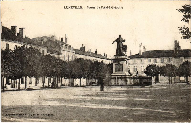 Carte postale ancienne Luneville Statue de l'Abbe Gregoire