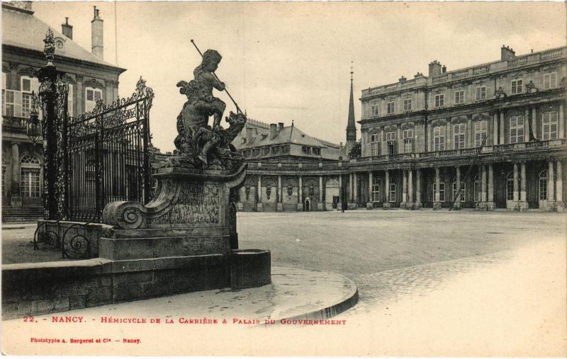Carte postale ancienne Nancy Hemicycle de la Carriere à Nancy