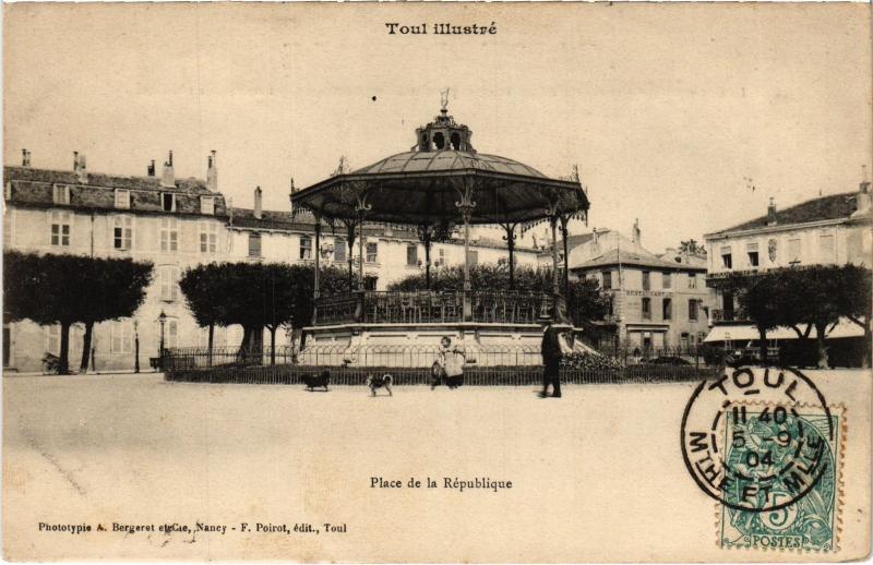 Carte postale ancienne Toul Place de la Republique