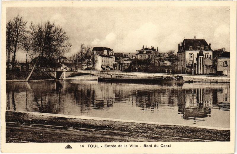 Carte postale ancienne Toul Bord du Canal
