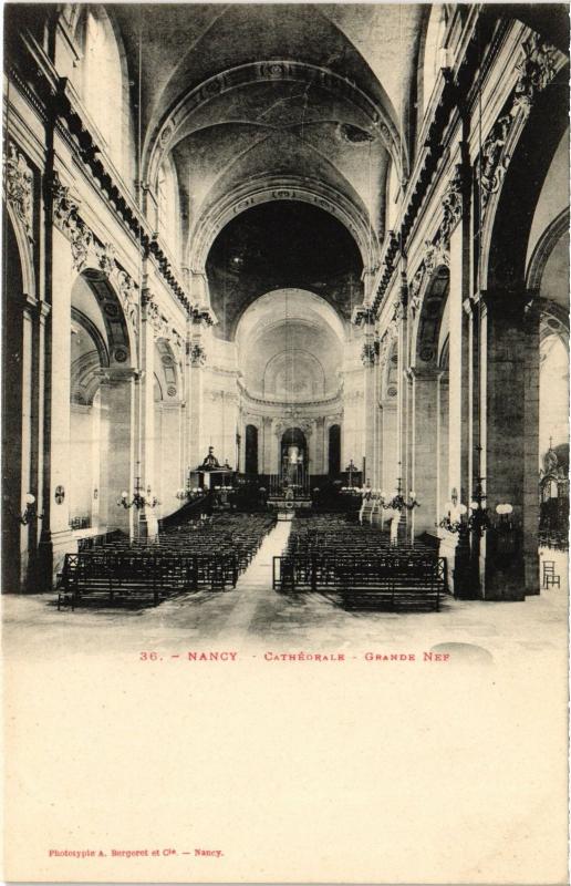 Carte postale ancienne Nancy Cathedrale Grande Nef à Nancy