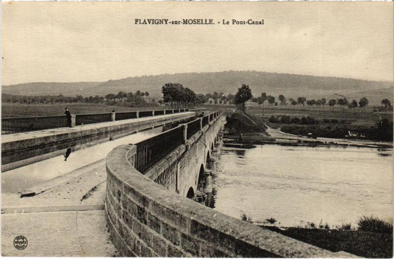Carte postale ancienne Flavigny Pont Canal