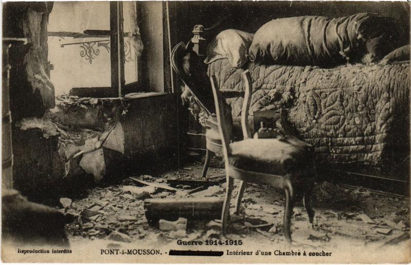 Carte postale ancienne Pont a Mousson interieur d'une Chambre à Mousson