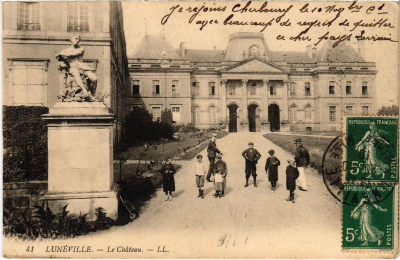 Carte postale ancienne Luneville le chateau