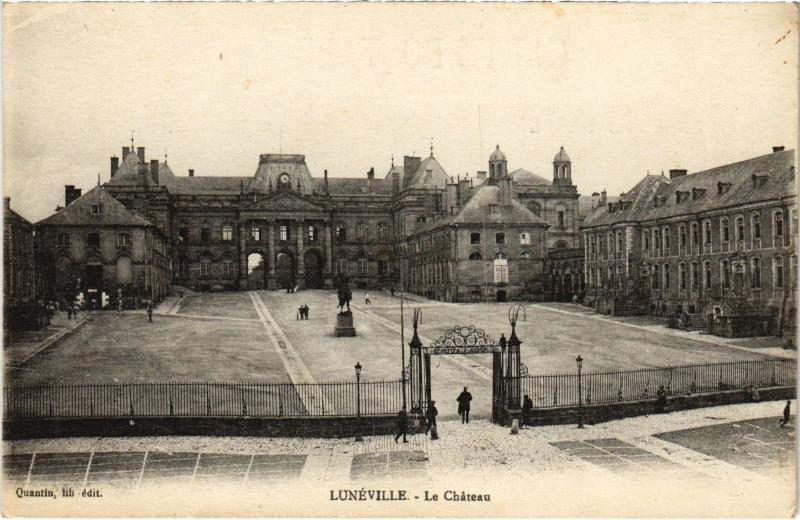 Carte postale ancienne Luneville le chateau