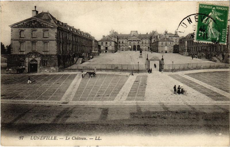Carte postale ancienne Luneville le chateau