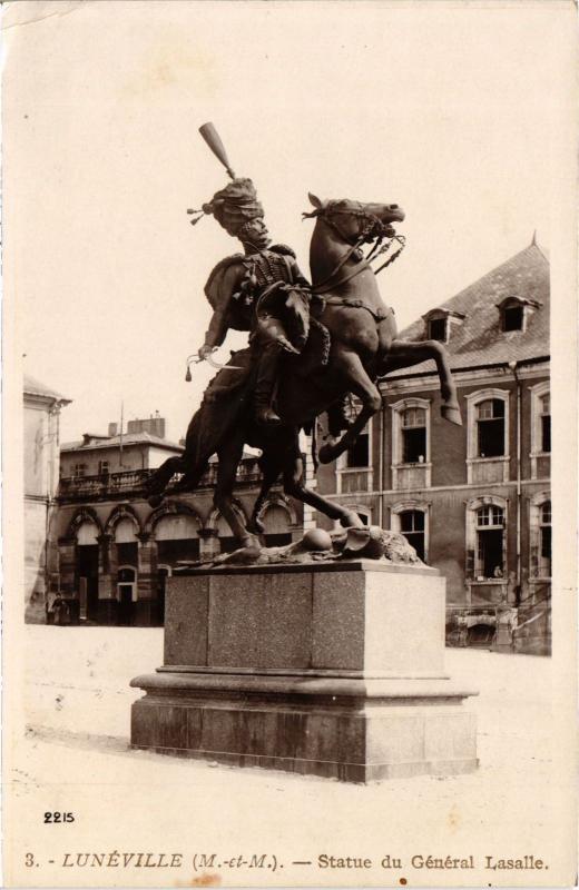 Carte postale ancienne Luneville Statue du General Lasalle