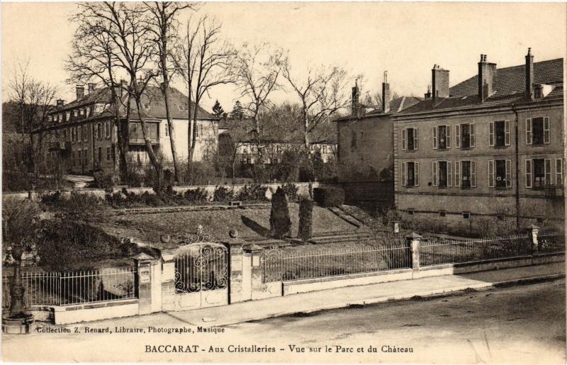 Carte postale ancienne Baccarat vue sur le parc et du chateau à Baccarat