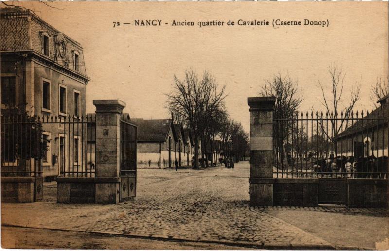 Carte postale ancienne Nancy Quartier de Cavalerie à Nancy
