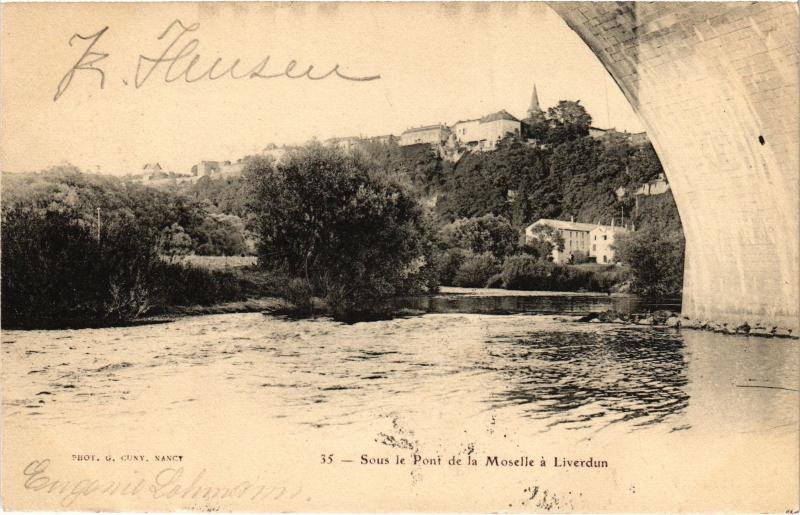 Carte postale ancienne Liverdun Sous le Pont de la Moselle à Verdun