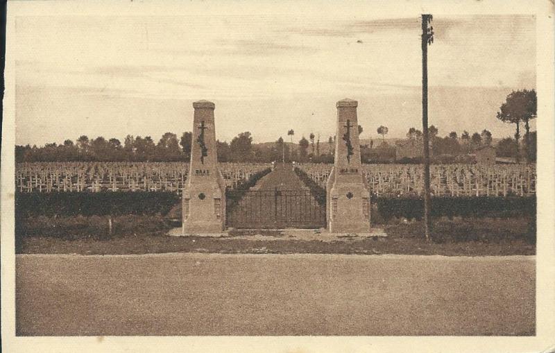 Carte postale ancienne Le Cimetière Militaire français à Bras-sur-Meuse