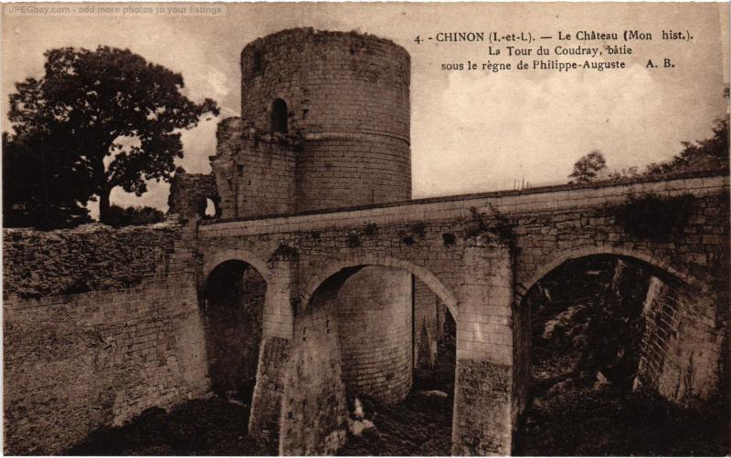 Carte postale ancienne Chinon le chateau à Chinon