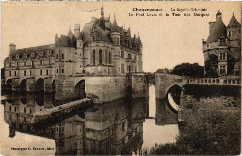 Carte postale ancienne Chenonceaux Pont Levis Tour des Marques à Chenonceaux