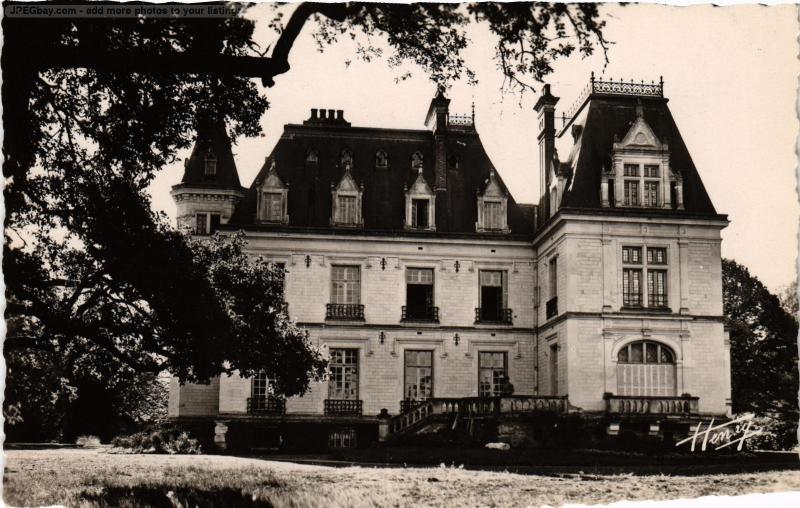 Carte postale ancienne Monts Chateau du Breuil à Monts
