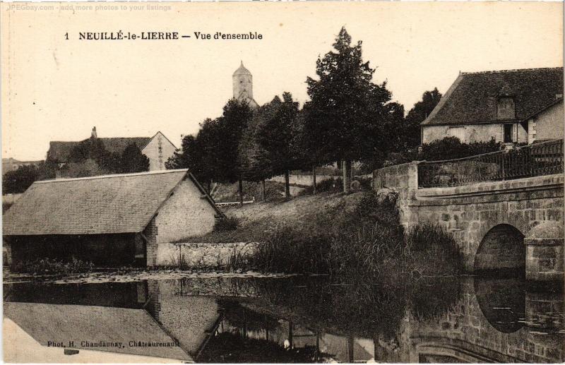 Carte postale ancienne Neuille vue d'ensemble à Neuil