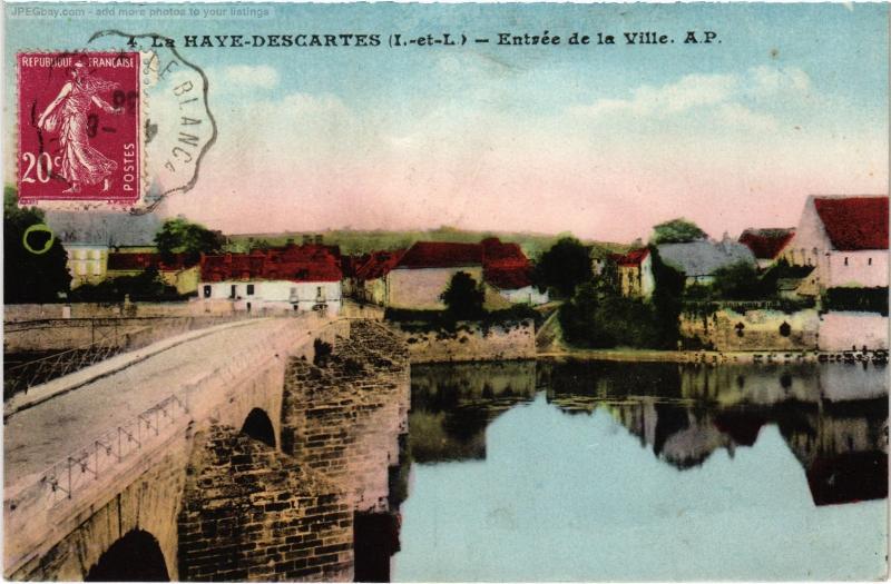 Carte postale ancienne Le Haye Descartes entree de la ville à Descartes