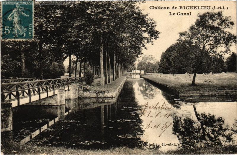 Carte postale ancienne Richelieu le chateau le canal à Richelieu