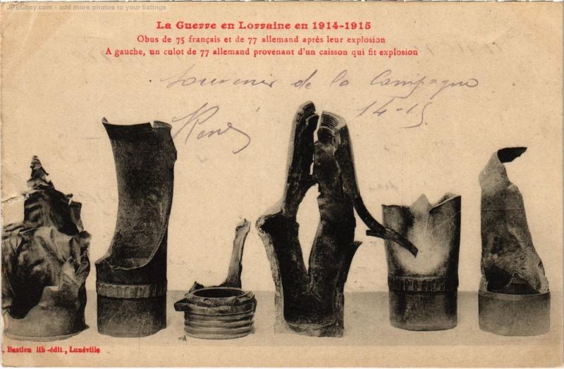 Carte postale ancienne Obus de 75 francais et de 77 allemand