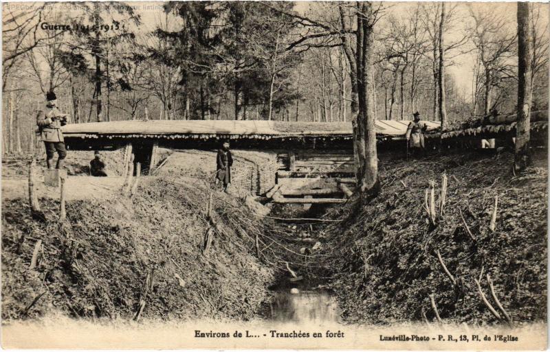 Carte postale ancienne Tranchees en foret