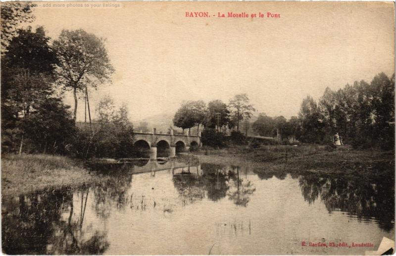 Carte postale ancienne Bayon Moselle et le Pont à Bayon