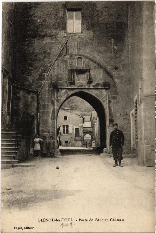 Carte postale ancienne Blenod Porte de l'Ancien chateau
