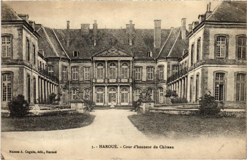 Carte postale ancienne Haroue cour d'honneur du chateau
