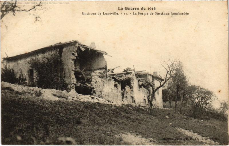 Carte postale ancienne La Ferme de Sainte-Anne bombardee
