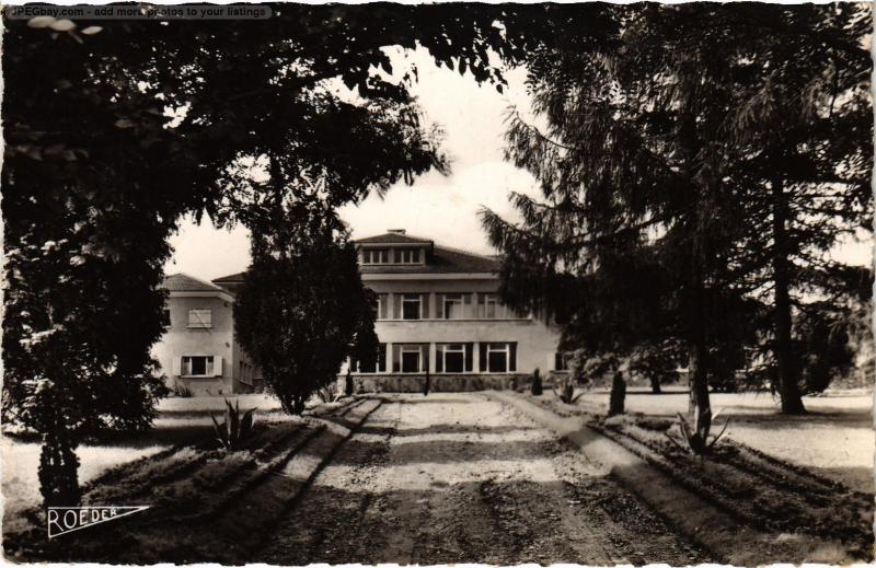 Carte postale ancienne Flavigny entree du Centre Medico Social