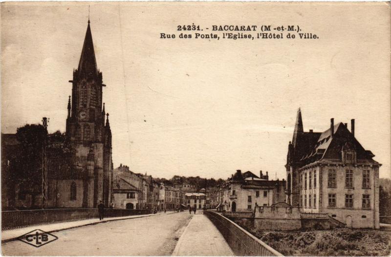 Carte postale ancienne Baccarat Rue des Ponts eglise, Hotel de Vile à Baccarat