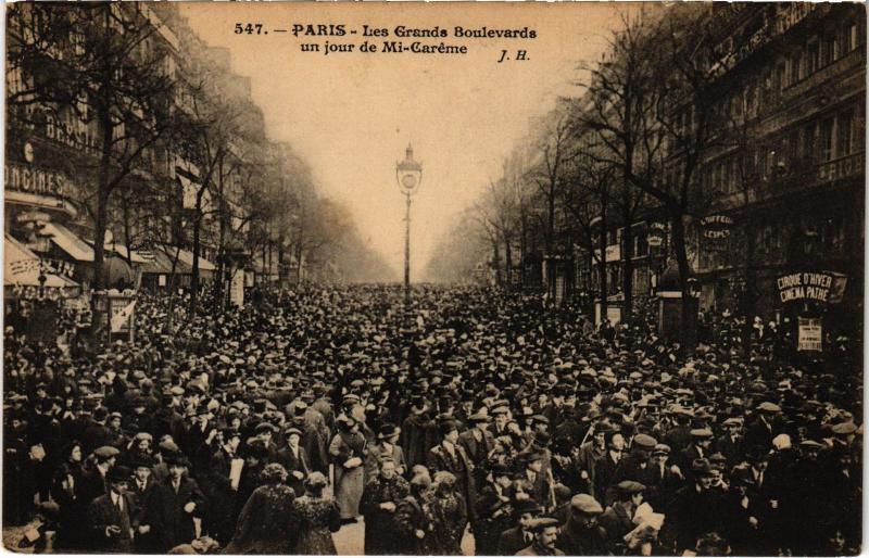 Carte postale ancienne Paris - Les Grands Boulevards un jour de Mi-Careme à Paris