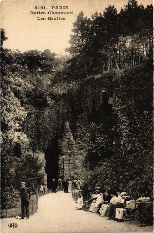 Carte postale ancienne Buttes-Chaumont - Les Grottes à Paris 19e