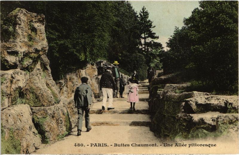 Carte postale ancienne Buttes-Chaumont - Une Allée pittoresque à Paris 19e