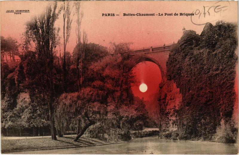 Carte postale ancienne Buttes-Chaumont - Le Pont de Briques à Paris 19e