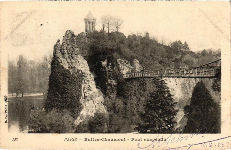 Carte postale ancienne Buttes-Chaumont - Pont suspendu à Paris 19e