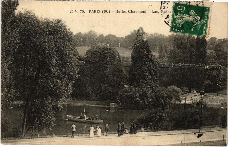 Carte postale ancienne Buttes-Chaumont - Passerelle, Lac et Rochers à Paris 19e