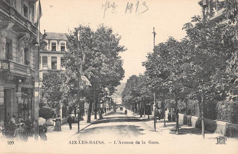 Carte postale ancienne Aix Les Bains - L'Avenue De La Gare à Aix-les-Bains