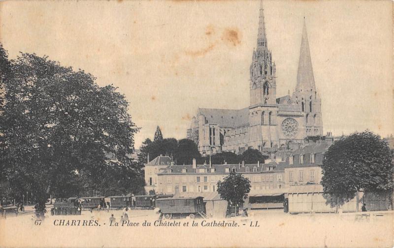 Carte postale ancienne Chartres - La Place Du Chatelet Et Cathedrale à Chartres