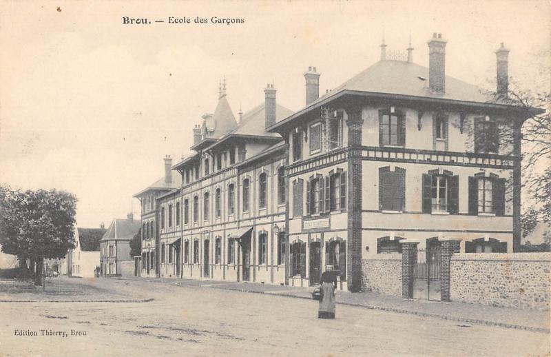 Carte postale ancienne Brou - Ecole De Garcons à Brou