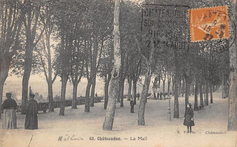 Carte postale ancienne Chateaudun - Le Mail à Châteaudun