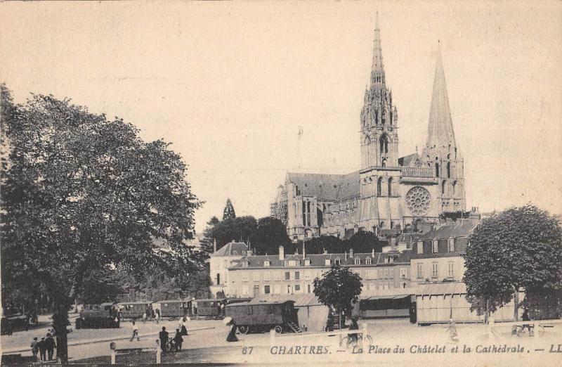 Carte postale ancienne Chartres - La Place Du Chatelet Et Cathedrale à Chartres