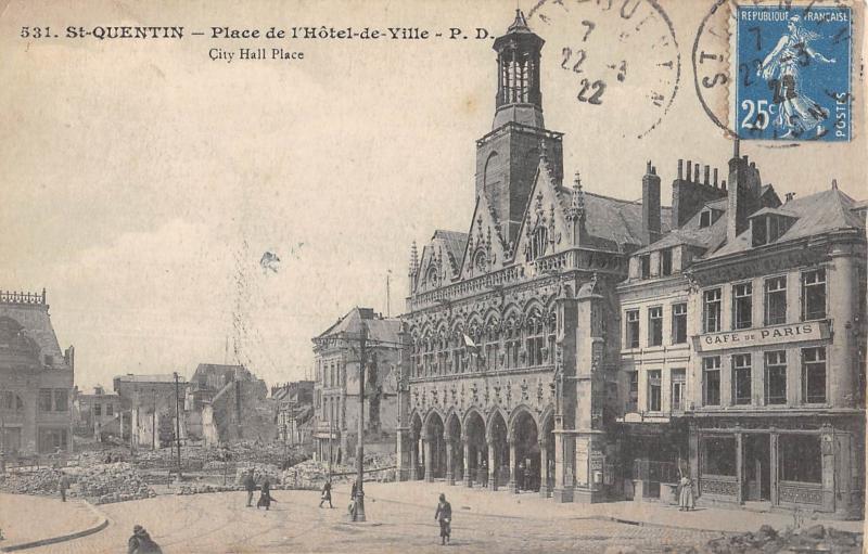 Carte postale ancienne Saint Quentin - Place De L'Hotel De Ville - City Hall Place à Saint-Quentin