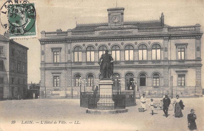 Carte postale ancienne Laon - L'Hotel De Ville à Laon