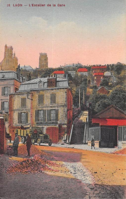 Carte postale ancienne Laon - L'Escalier De La Gare à Laon